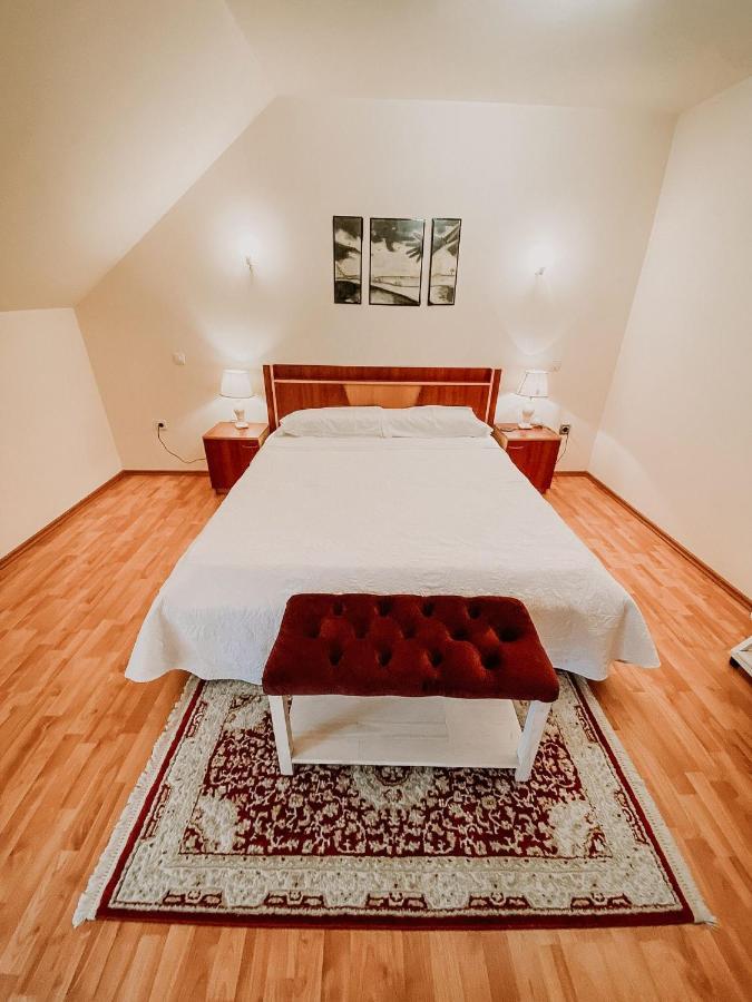 Cosy Bedroom For 2 With Balcony In A Family Villa Turnu Măgurele Eksteriør billede