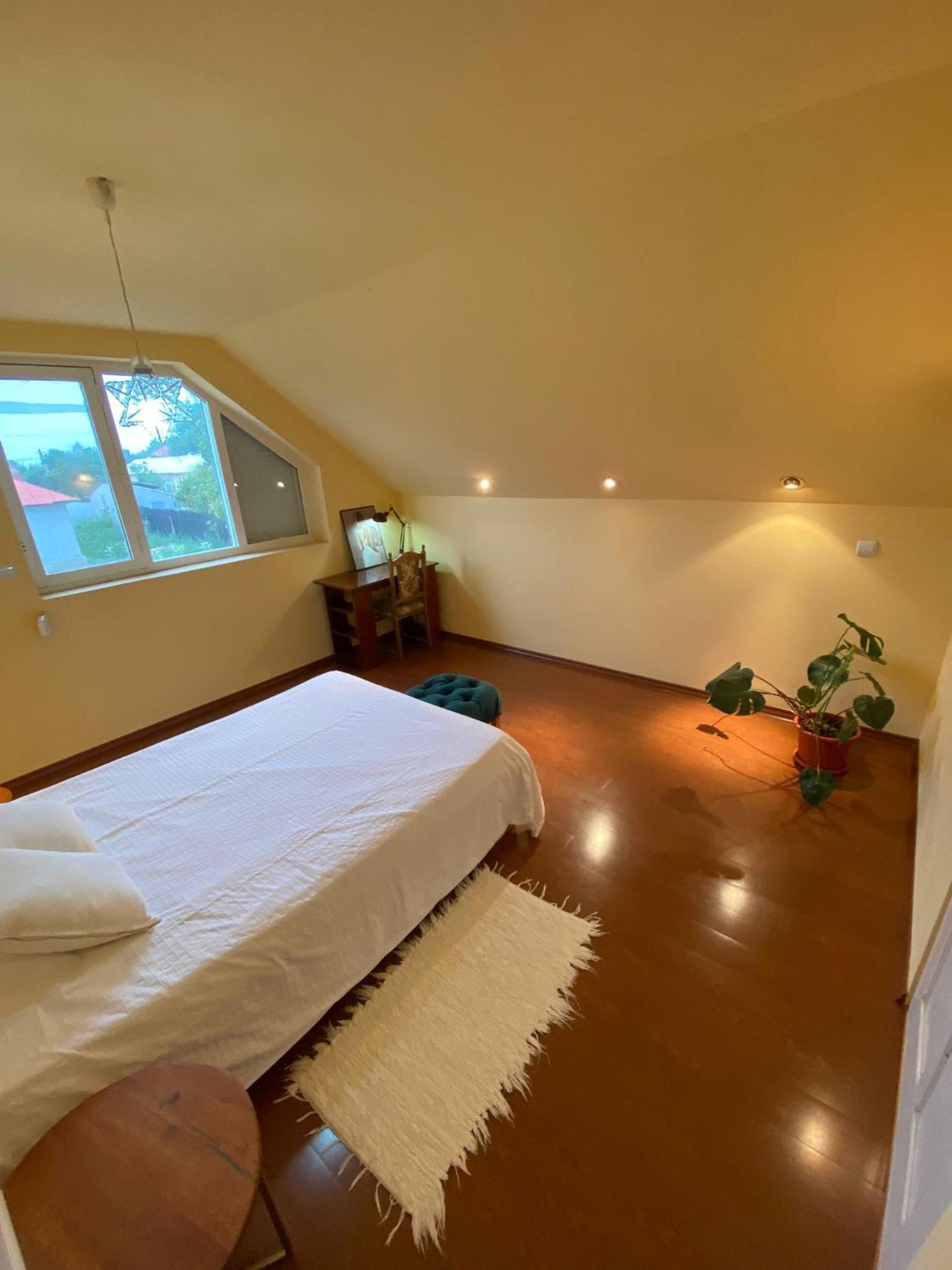 Cosy Bedroom For 2 With Balcony In A Family Villa Turnu Măgurele Eksteriør billede