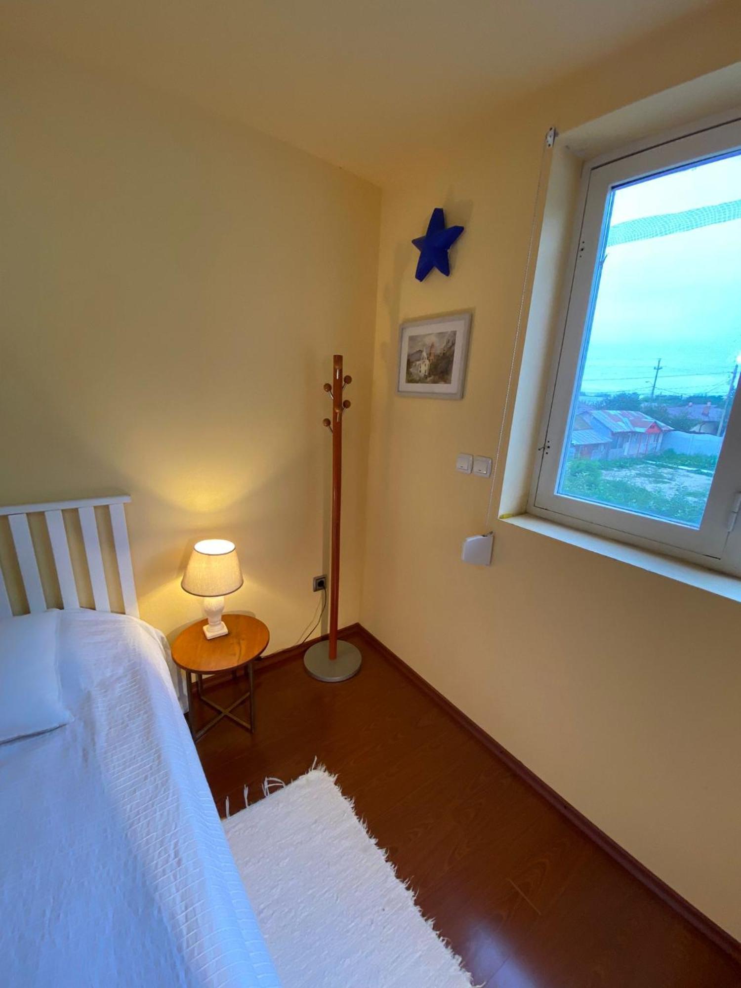 Cosy Bedroom For 2 With Balcony In A Family Villa Turnu Măgurele Eksteriør billede
